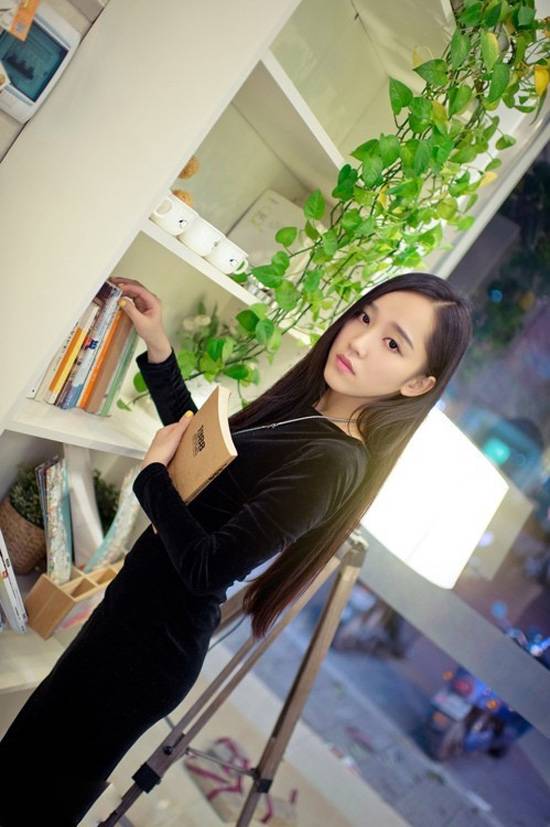 白皙美女性感唯美写真-7