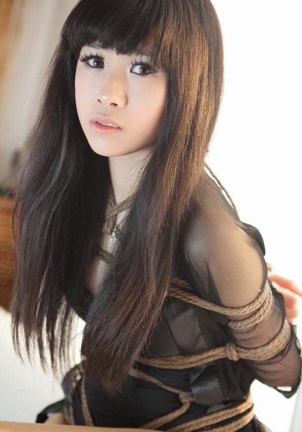 性感美女薄纱爆乳捆绑写真-6