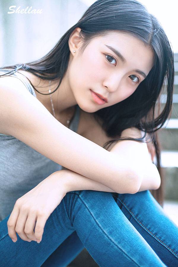 清新美女长发气质写真-8