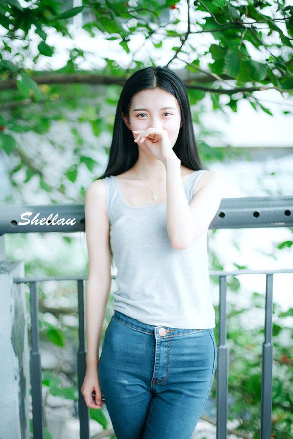 清新美女长发气质写真-9