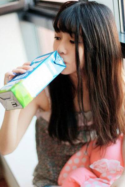 清纯美女慵懒的假期生活-3