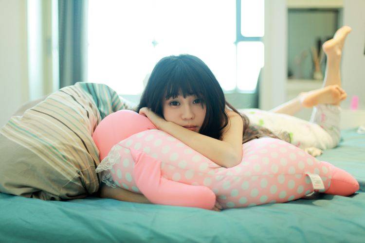 清纯美女慵懒的假期生活-8