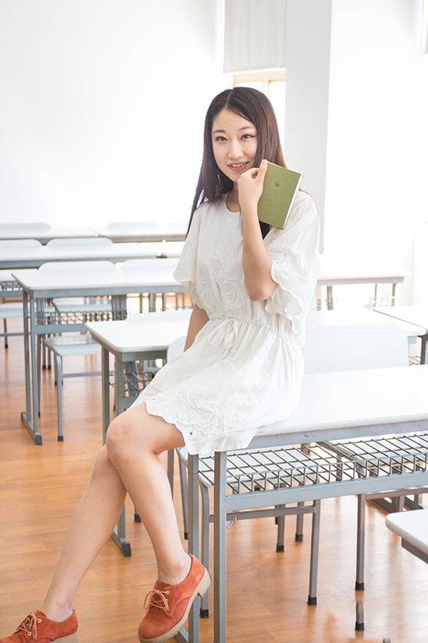 可爱少女阿芙的自习室小性感