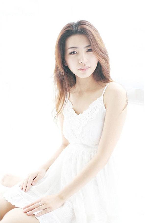 性感白皙少女的私房-9