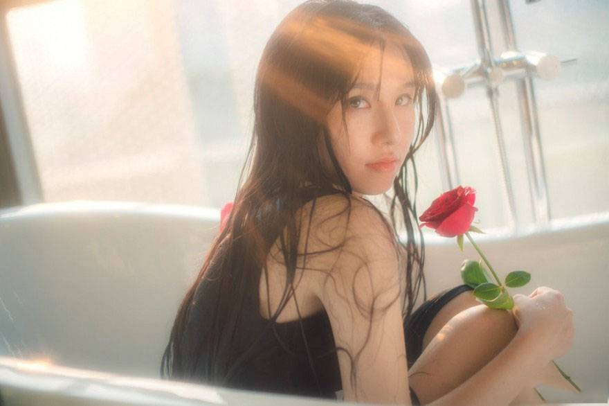 浴室里的黑色玫瑰少女-2