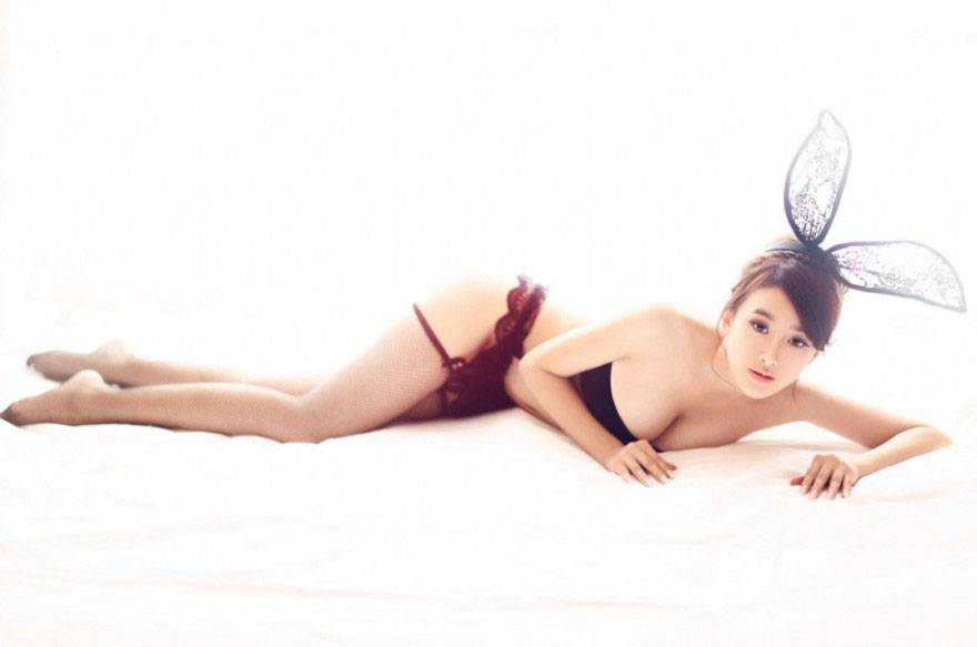 可爱的吊带兔女郎-5