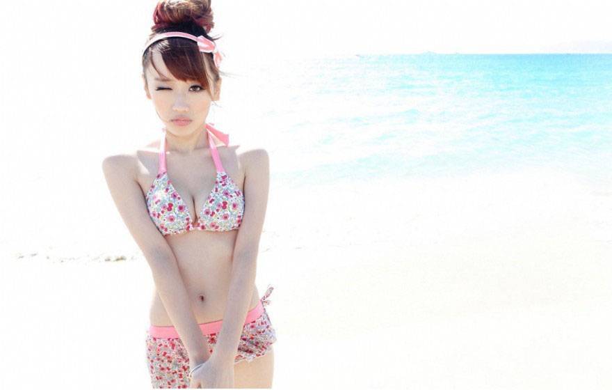 姐妹花比基尼的海边诱惑-3