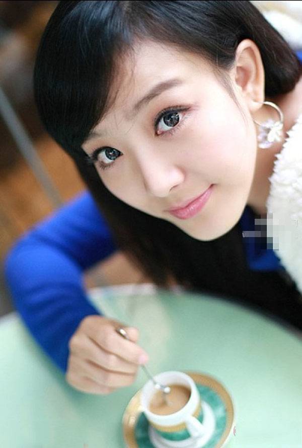 chilli氧气美女迷人微笑