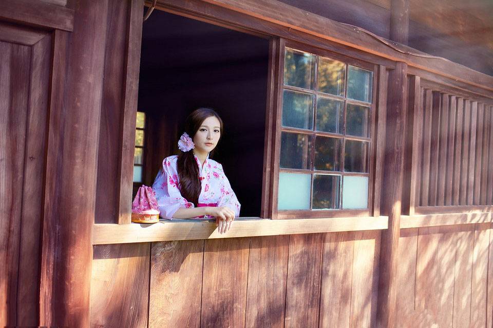 知性气质的和服美女-2