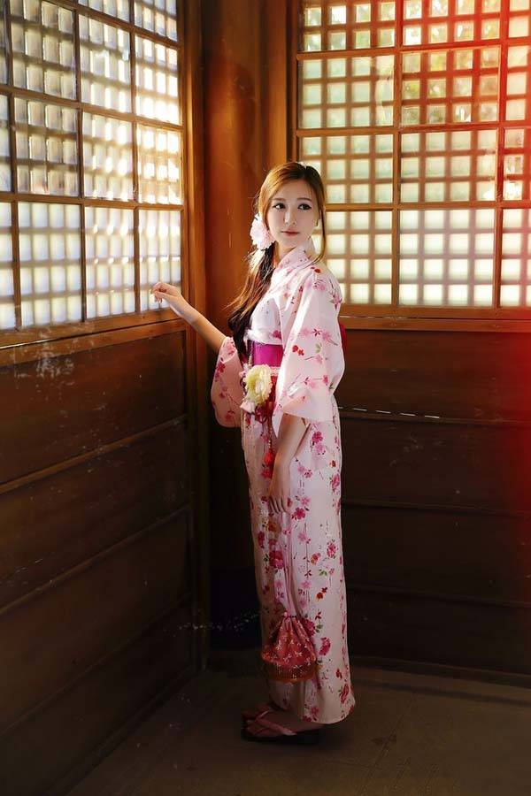 知性气质的和服美女-5