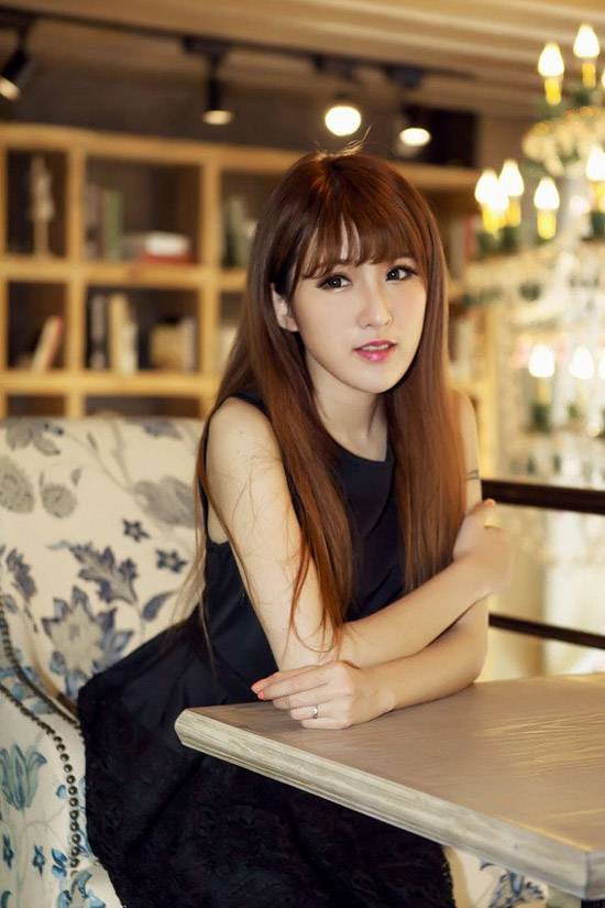 清纯美女复古书店唯美写真