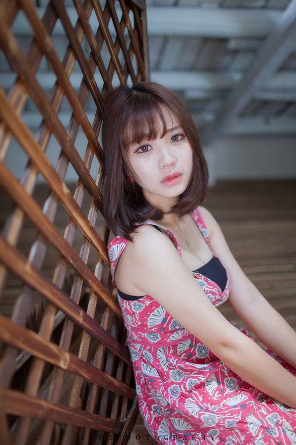 美色女孩楚楚动人的私房写真-7