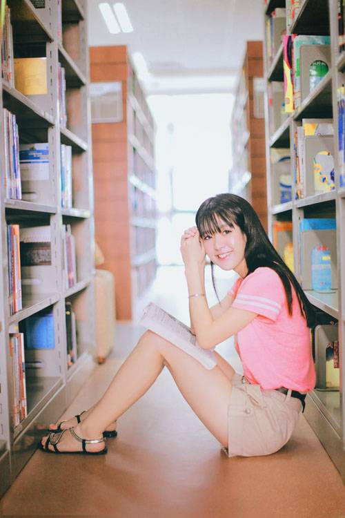 喜欢呆在书舍的清纯校花-3