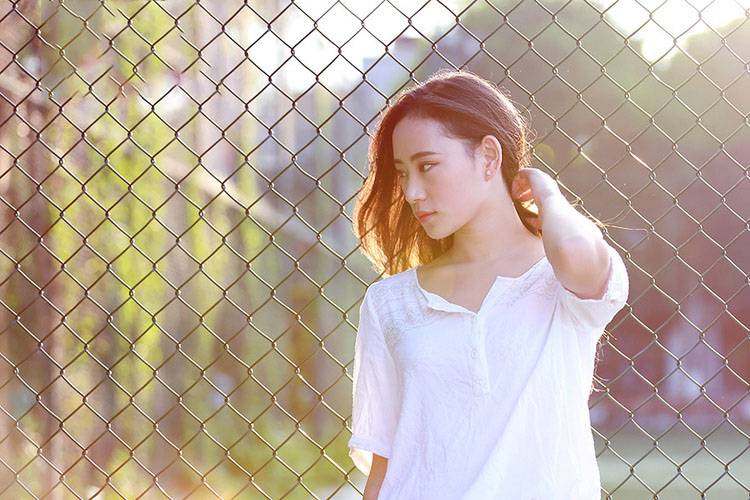 阳光下迷人的清纯美丽-4