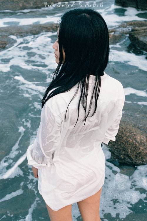 被海水打湿身躯的美艳女子-7