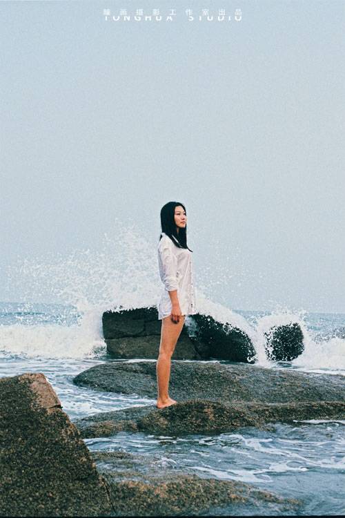 被海水打湿身躯的美艳女子-8