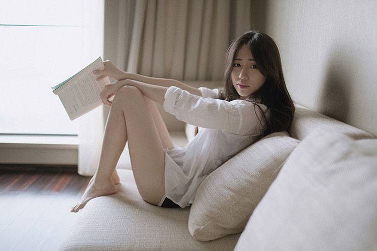 让人怜爱的清纯少女居家写真-2