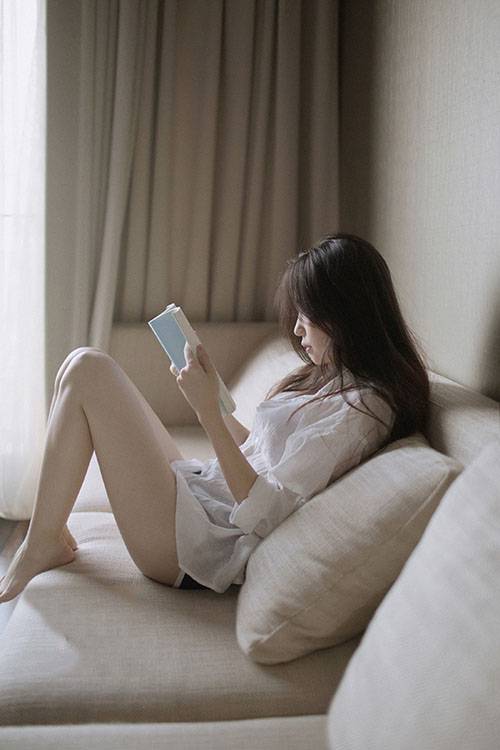 让人怜爱的清纯少女居家写真-6