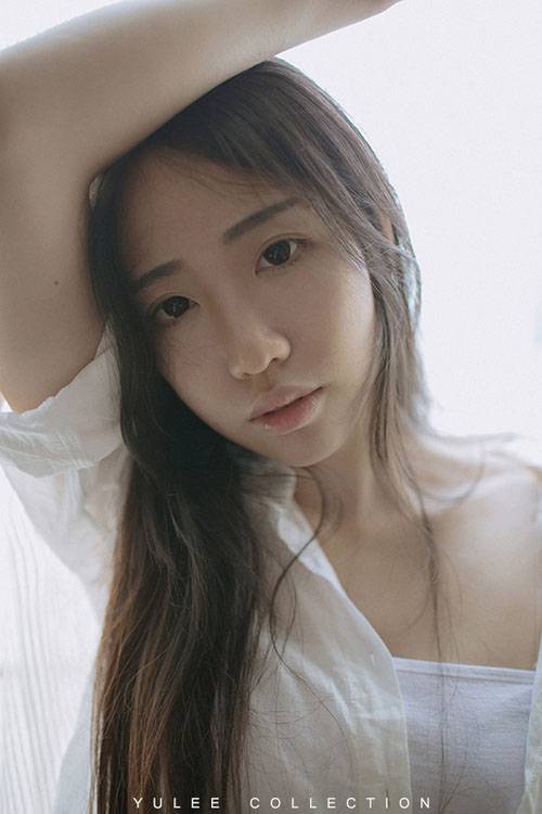 让人怜爱的清纯少女居家写真-7