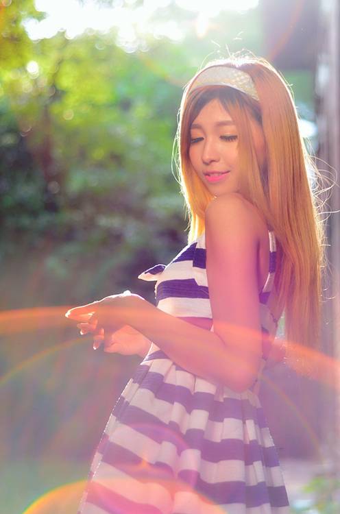 逆光下的可爱粉嫩少女-3