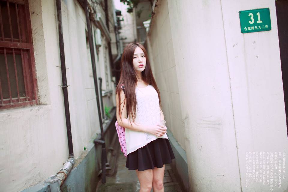 气质美女外拍清纯迷人写真-8