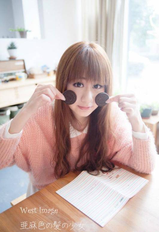 活泼清纯美女甜美生活照