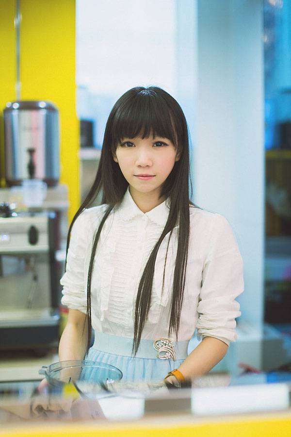 甜美迷人90后美女唯美写真