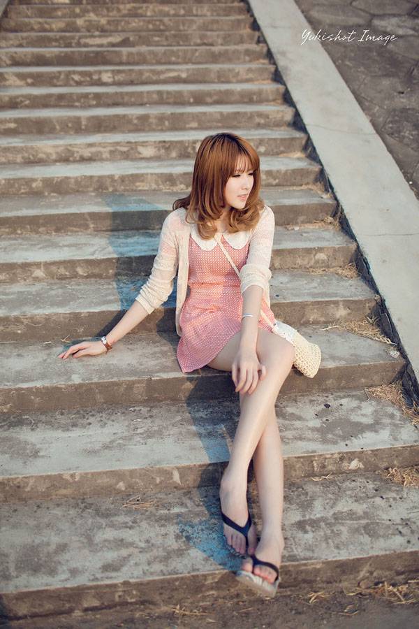 粉嫩美女清纯户外迷人唯美写真-7