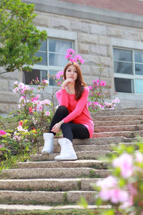 美女琦琦诱人户外唯美写真