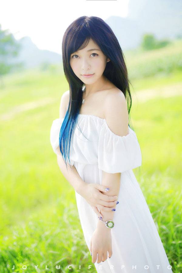 蓝天绿草小清新河畔写真-5