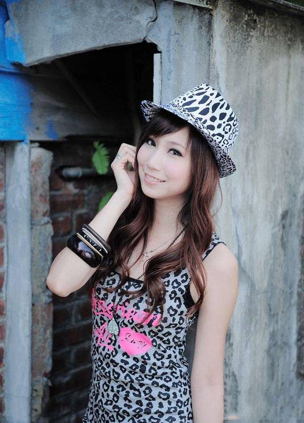 漂亮卷发美女写真 清纯不失性感-2