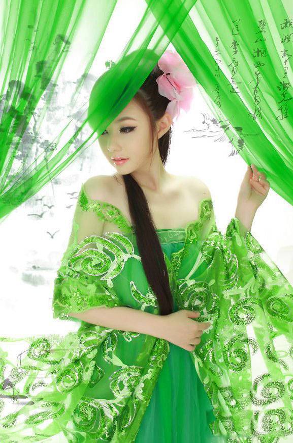 绿色古衣装扮不失清纯-5