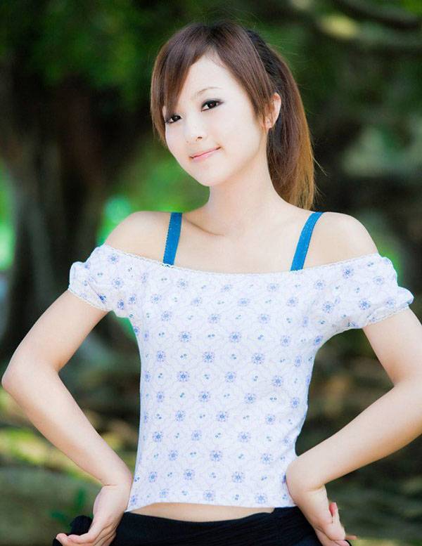 台湾美眉果子清纯可爱户外写真-3