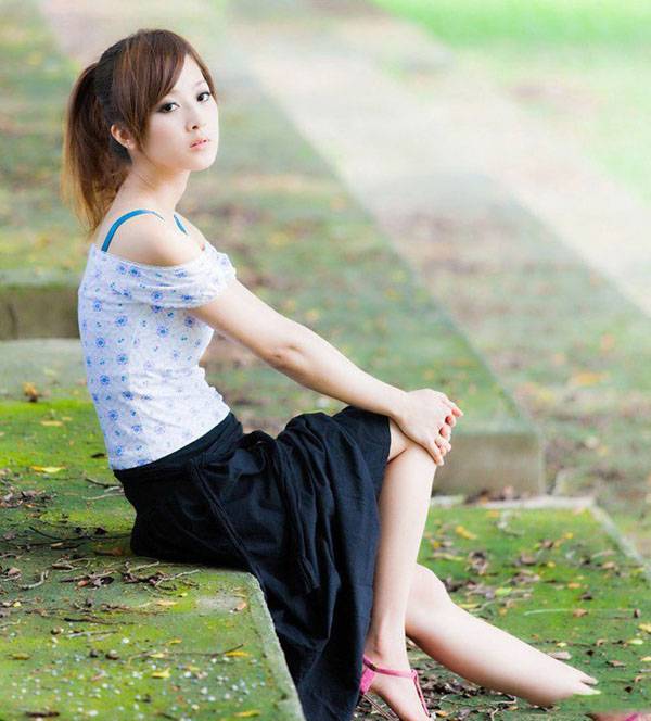 台湾美眉果子清纯可爱户外写真-4