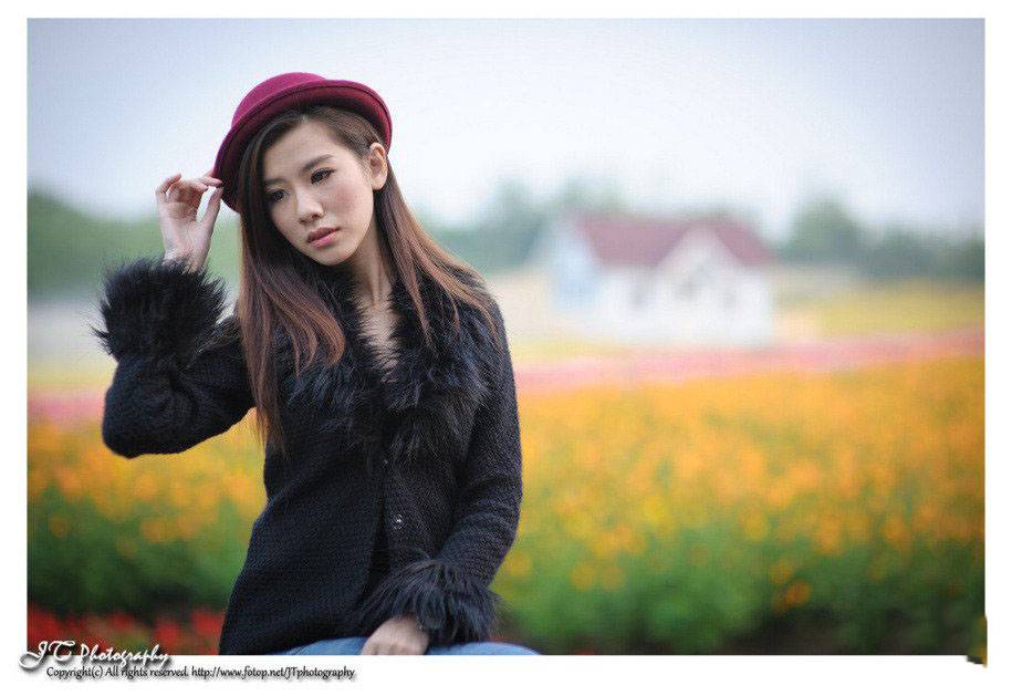 美女自然写真，满山遍野鲜花开-7