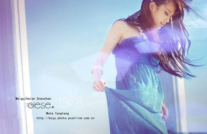 随和夏日俏丽的暖风把头发吹起-9