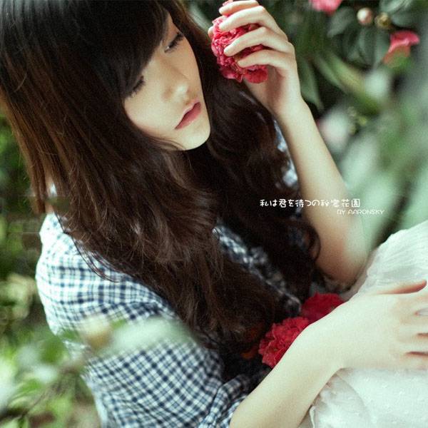 清纯美女演绎触手不及的青春