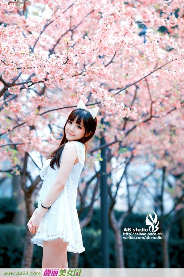 小清新气质美女文文樱花树下写真-6
