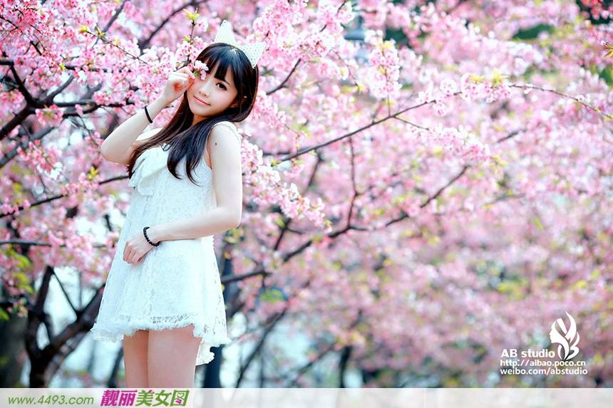 小清新气质美女文文樱花树下写真-8