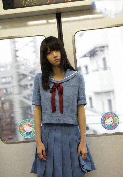 逢泽莉娜高中时代清纯可人的学生装-6
