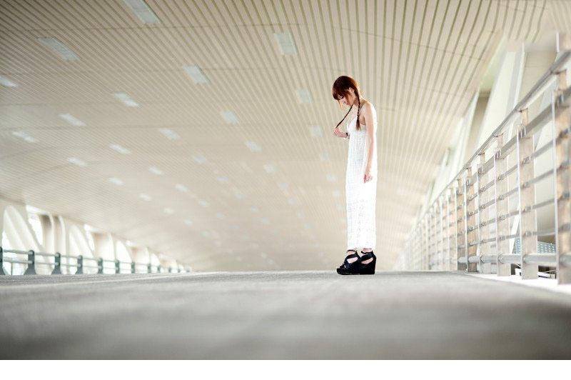 白裙少女清秀动人的气质-4