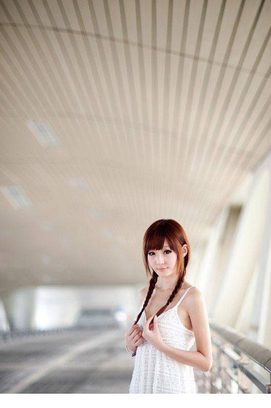 白裙少女清秀动人的气质-5