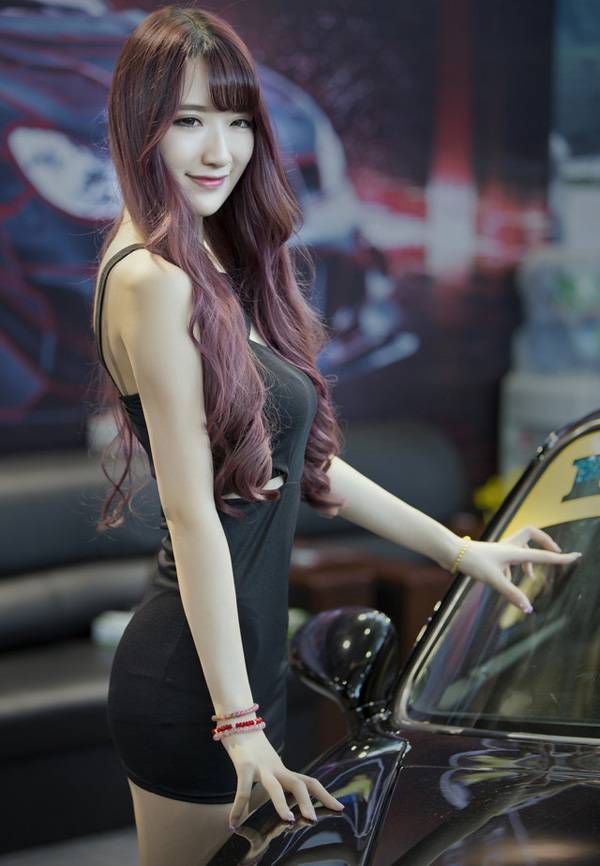 高挑车模长腿酥胸性感迷人-3