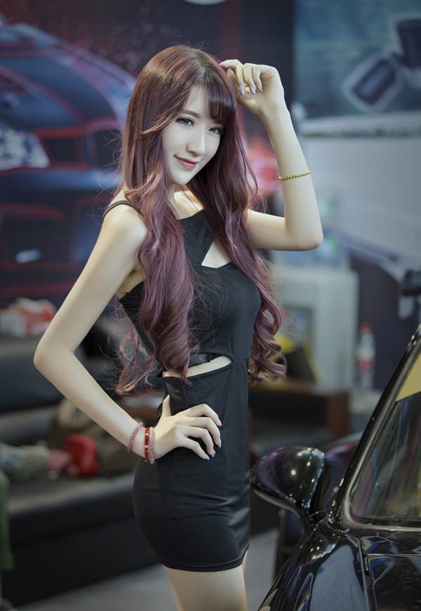 高挑车模长腿酥胸性感迷人-4