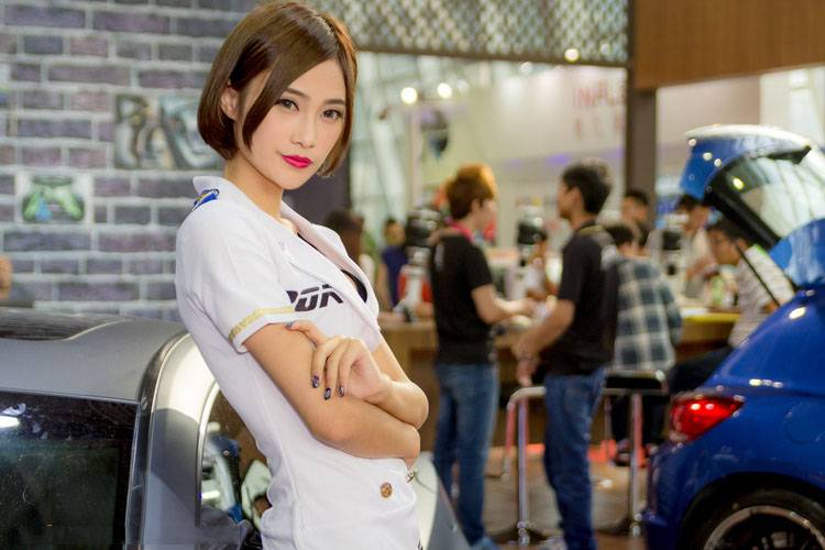 上海改装车展的香车美女们-3