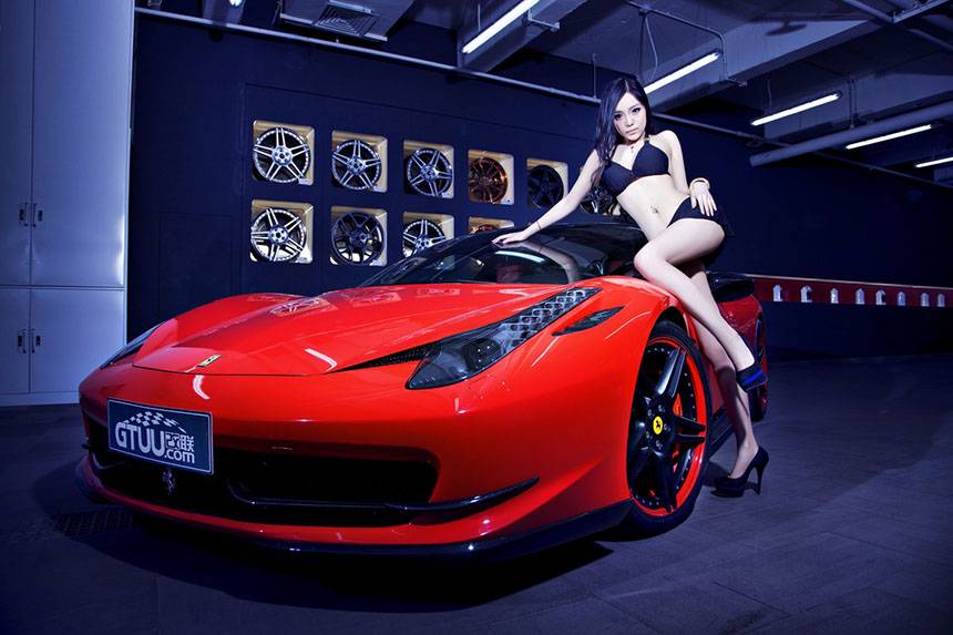 美女激情红色超跑