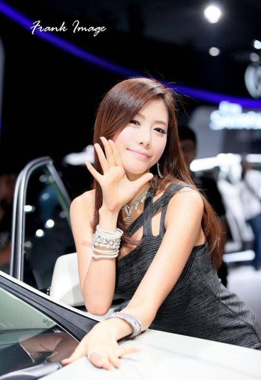 北京现代车展上的韩国萌妹子-4