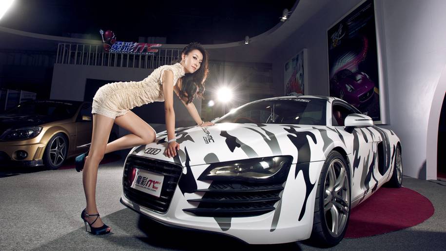 酥胸微露的R女郎-10