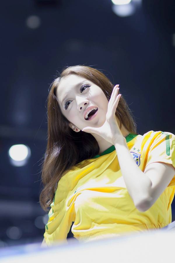 车模抹胸性感迷人-10