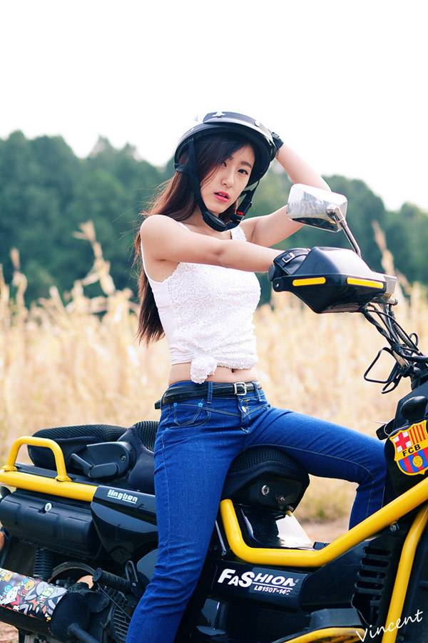 干净利落的机车车模